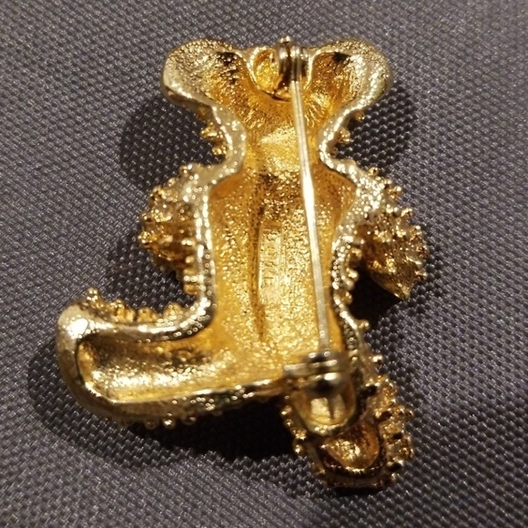 Gold Teddy Bear Pin - Picture 2 of 3